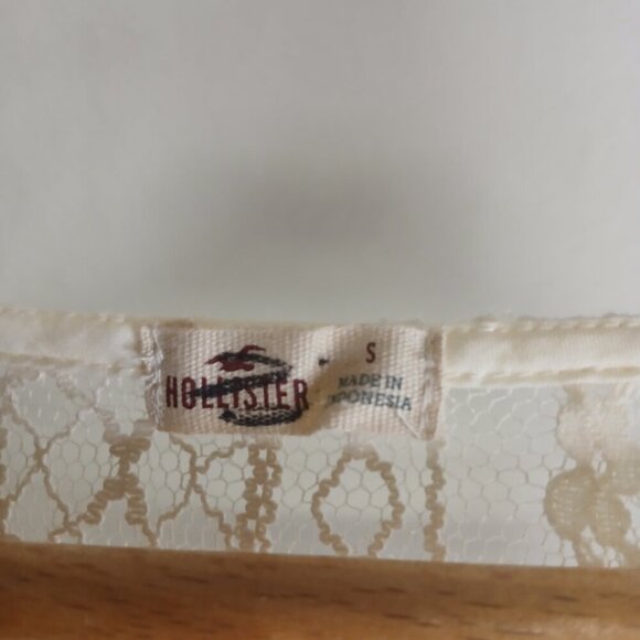 Hollister White lace top size small - Picture 2 of 7